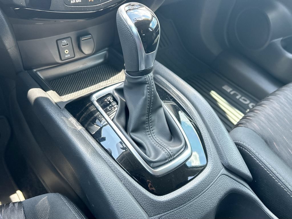 Used 2017 Nissan Rogue SV FWD image 18