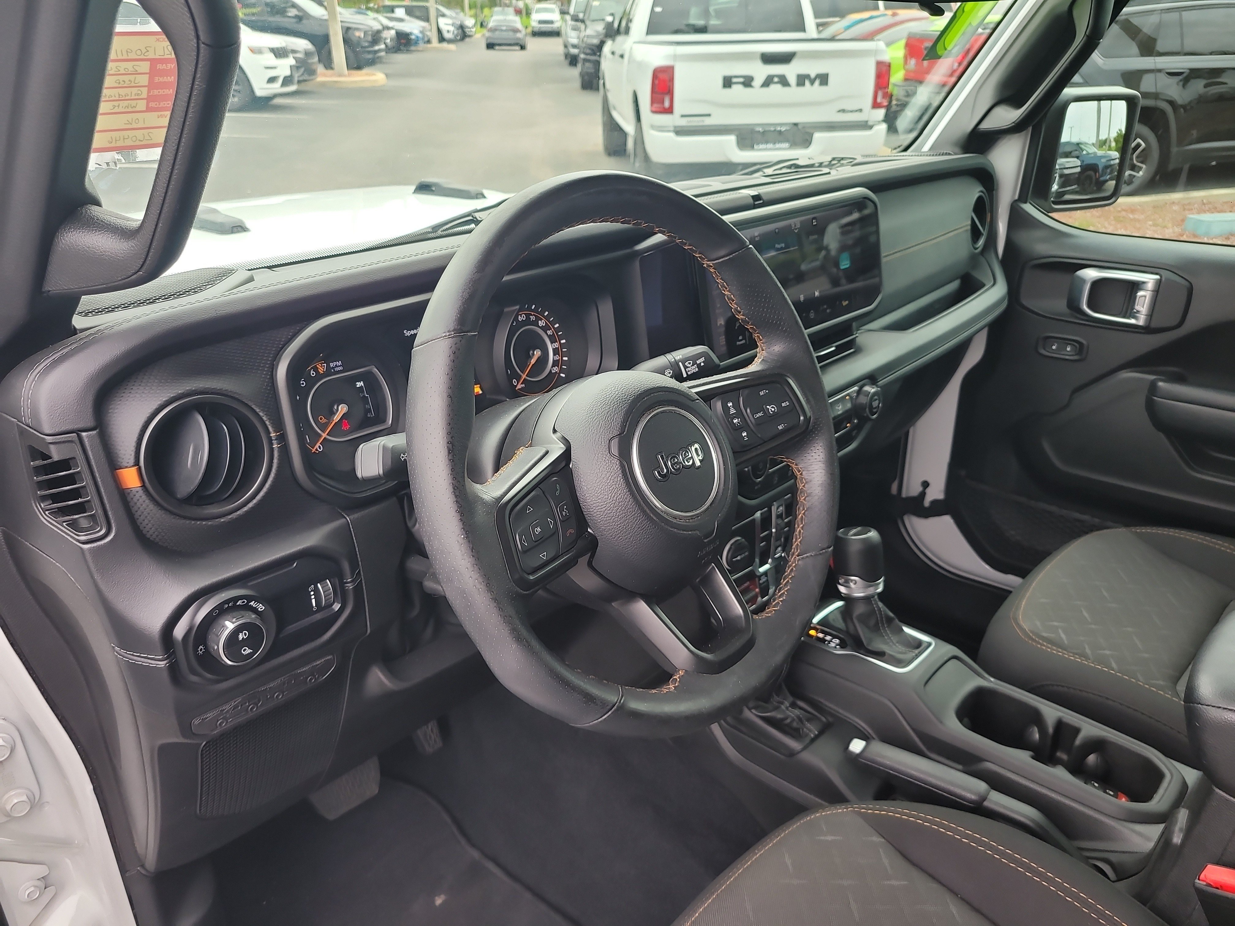 Used 2024 Jeep Gladiator Mojave AWD/4WD image 19