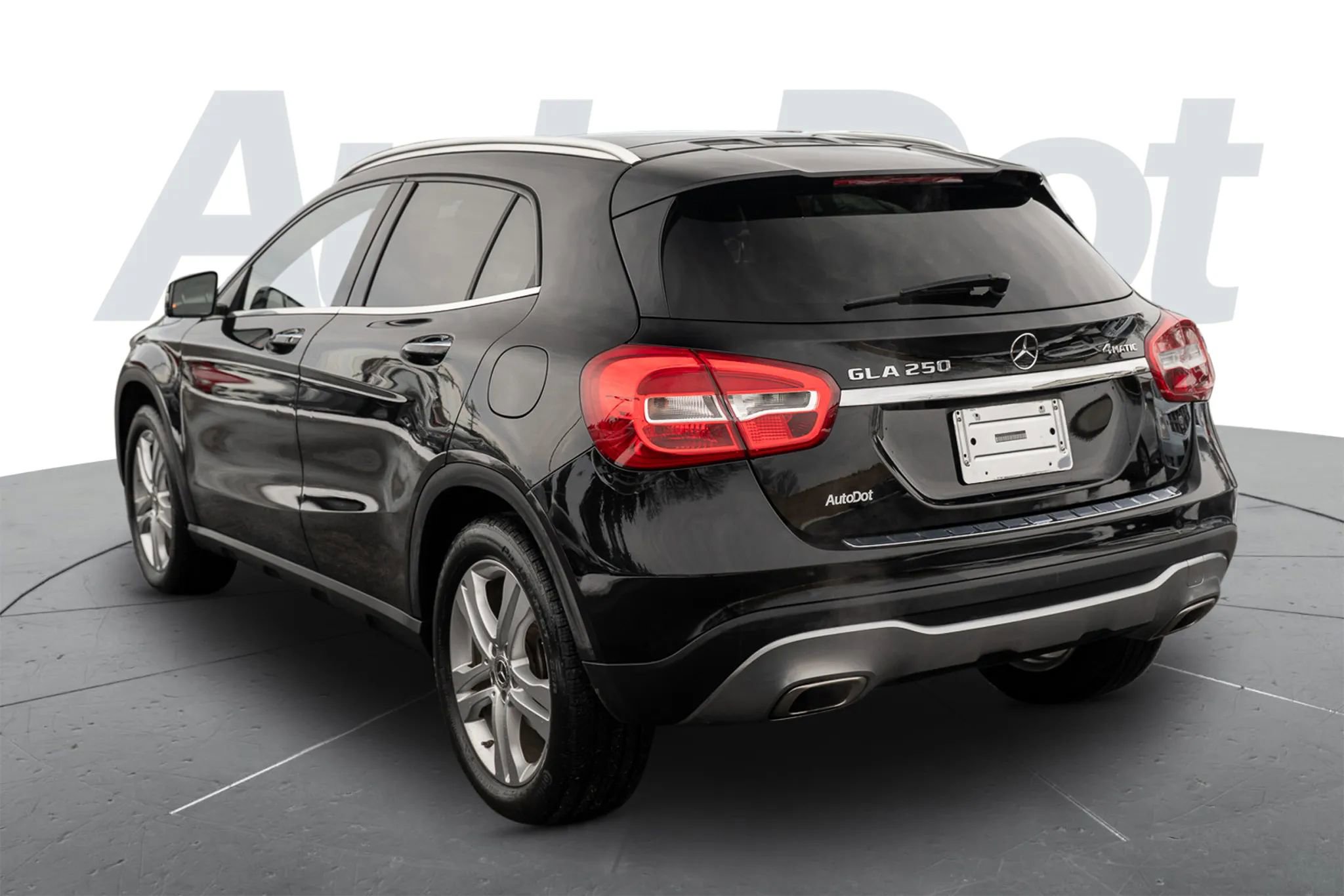 Used 2018 Mercedes-Benz GLA 250 GLA 250 4MATIC Sport Utility 4 image 2