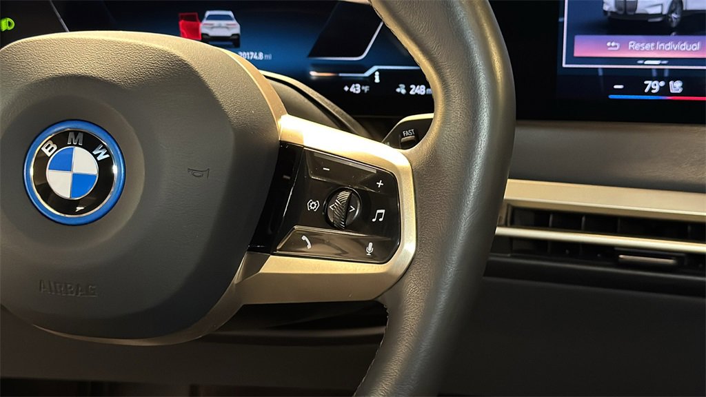 Used 2024 BMW iX xDrive50 w/ Premium Package image 22