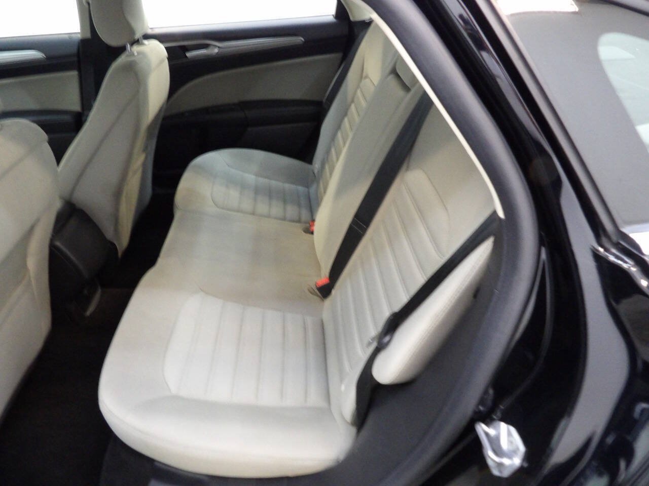 Used 2018 Ford Fusion S FWD image 10