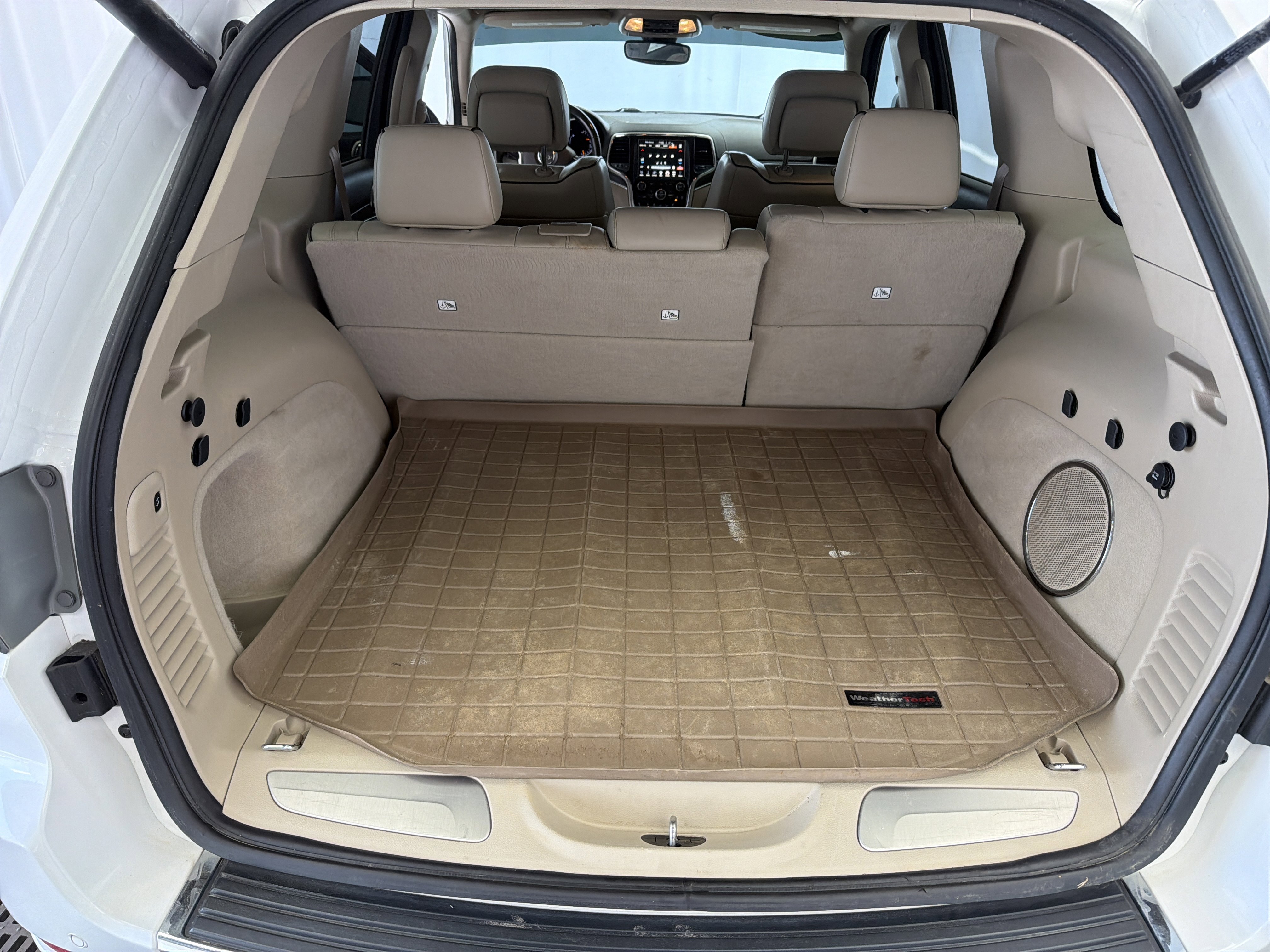 Used 2017 Jeep Grand Cherokee Overland image 16