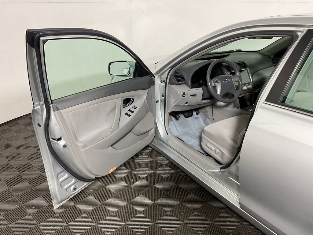 Used 2011 Toyota Camry LE image 14