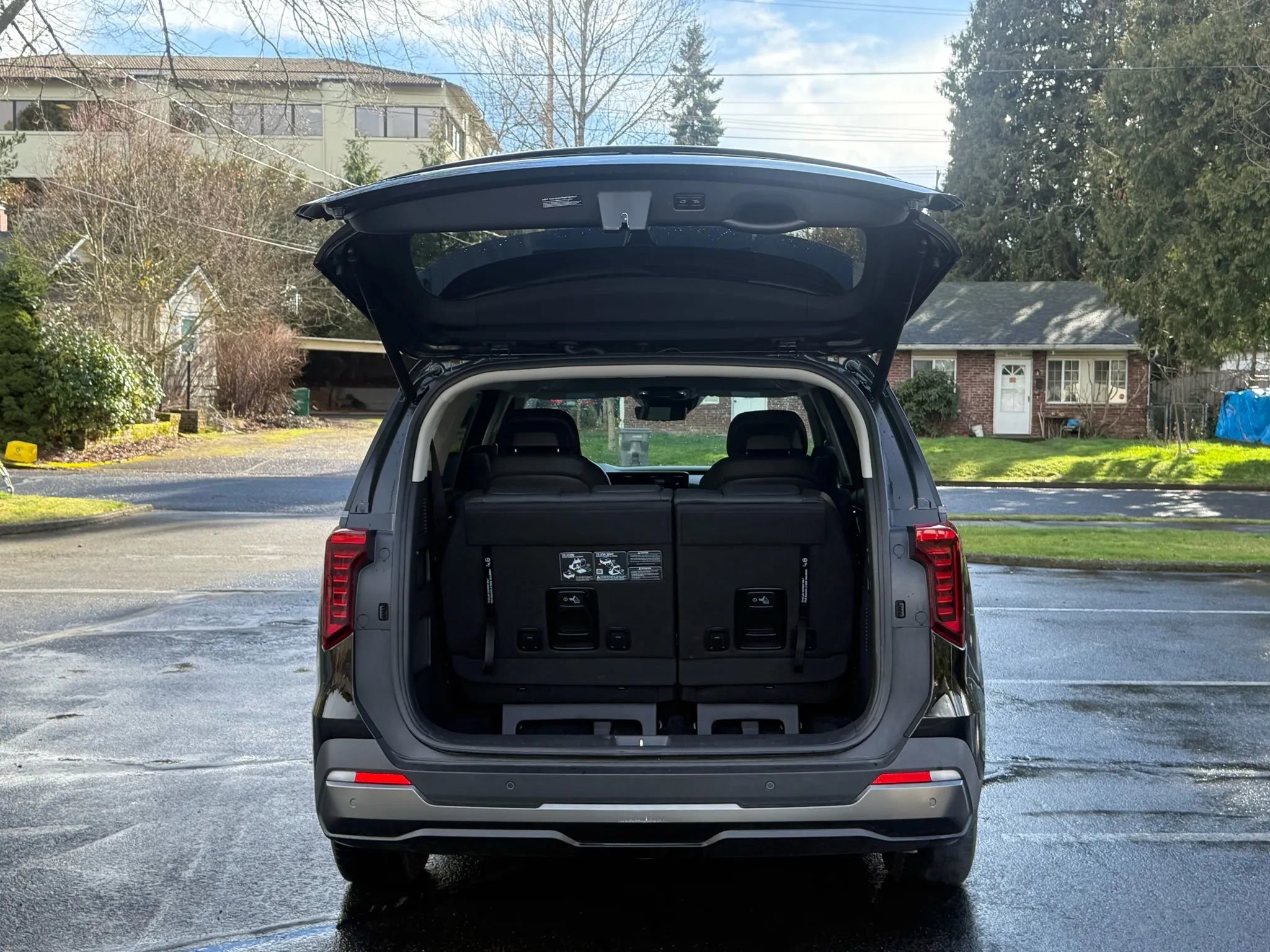 Used 2025 Kia Carnival SX Prestige image 38