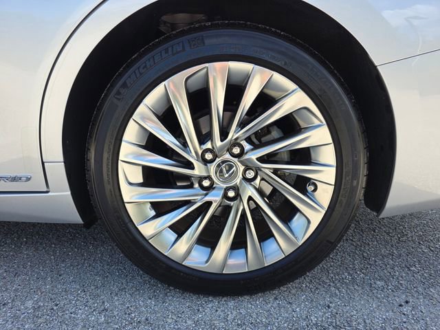Used 2019 Lexus ES 300h Ultra Luxury w/ Accessory Package 2 FWD image 15