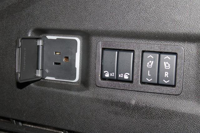 Used 2025 GMC Yukon Denali w/ Advanced Technology Package image 49