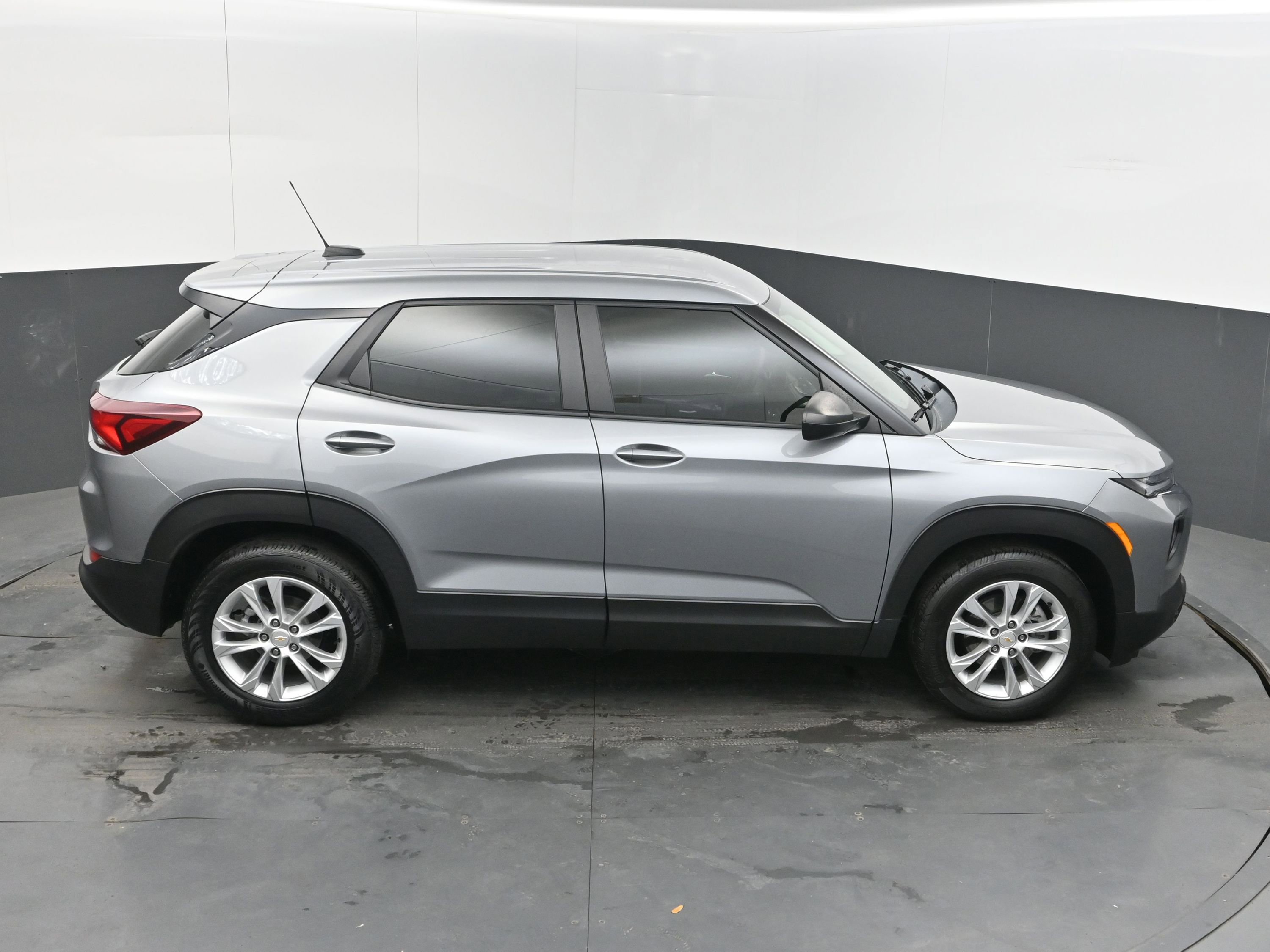 Used 2023 Chevrolet TrailBlazer LS FWD image 39