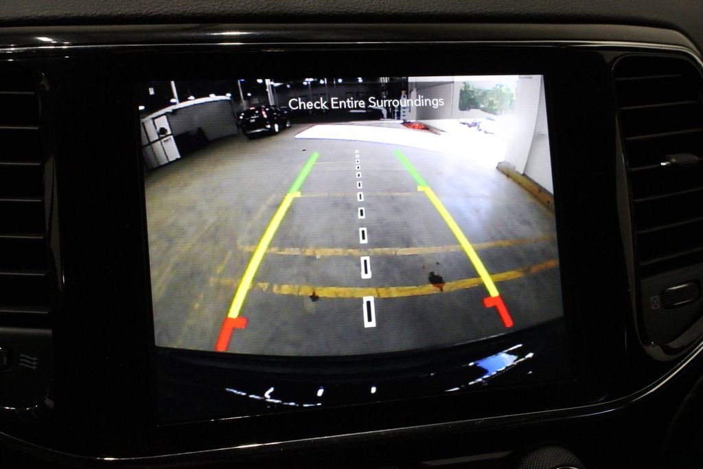 Used 2022 Jeep Grand Cherokee Laredo X image 10