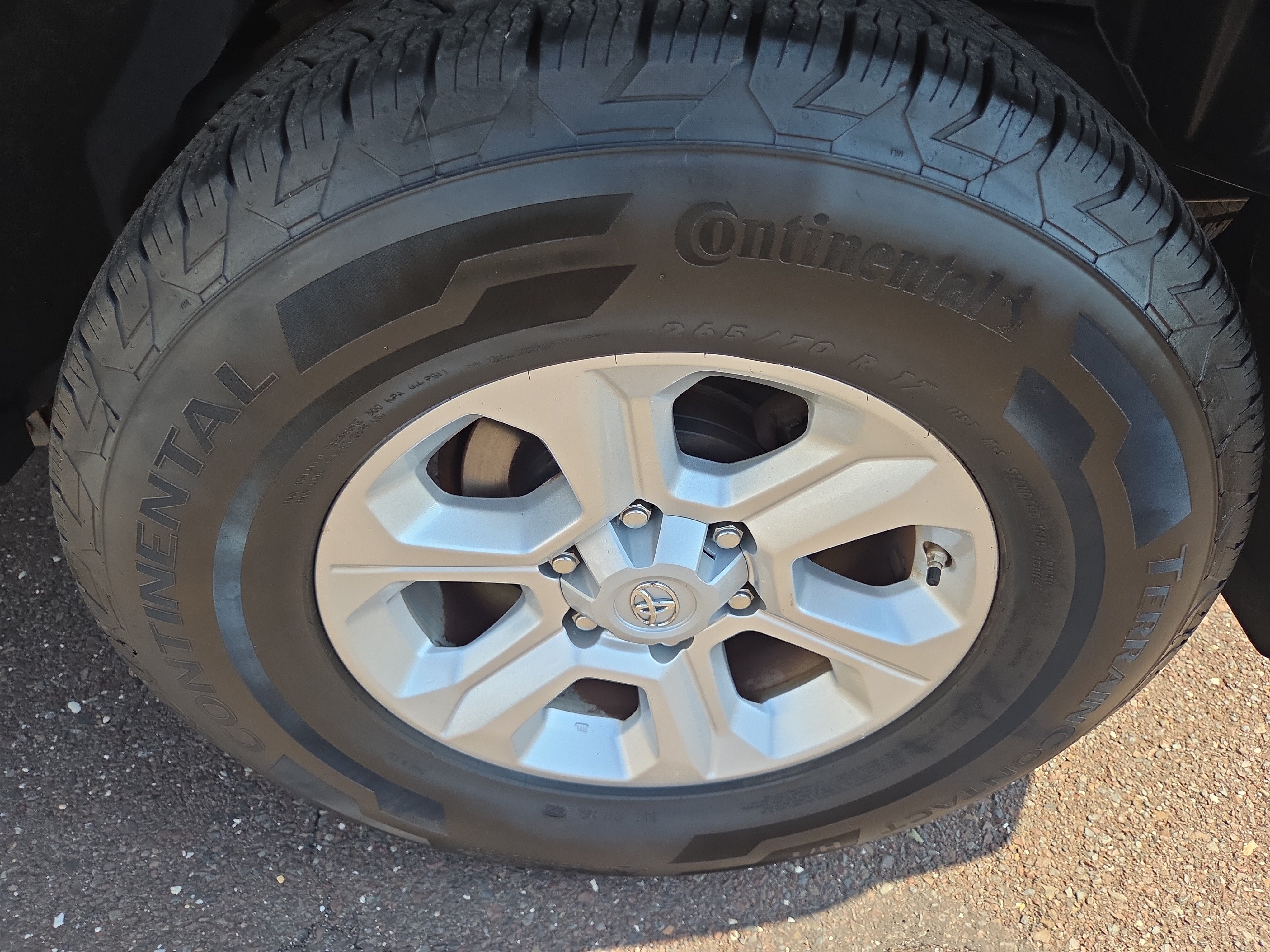 Used 2015 Toyota 4Runner SR5 AWD/4WD image 11