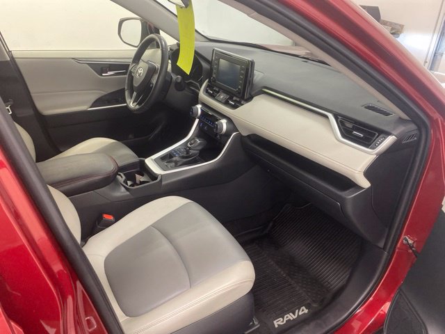 Used 2019 Toyota RAV4 XLE Premium w/ Cold Weather Package AWD/4WD image 30