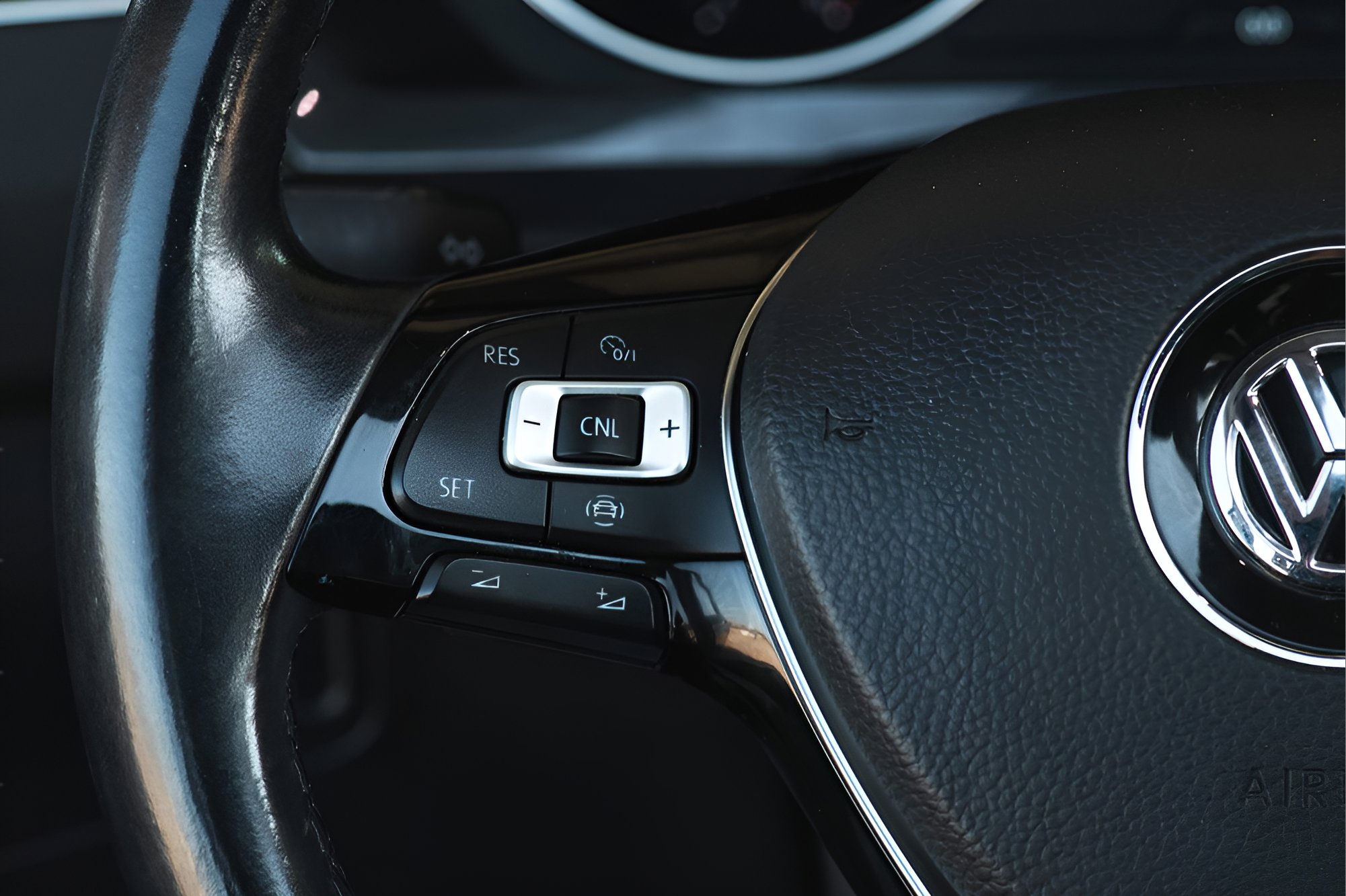Used 2019 Volkswagen Tiguan SE w/ Panoramic Sunroof Package FWD image 21