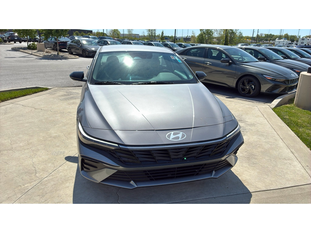 Used 2025 Hyundai Elantra SEL FWD image 8