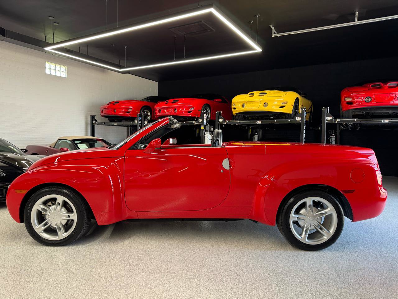 Used 2003 Chevrolet SSR w/ Preferred Equipment Group RWD image 23