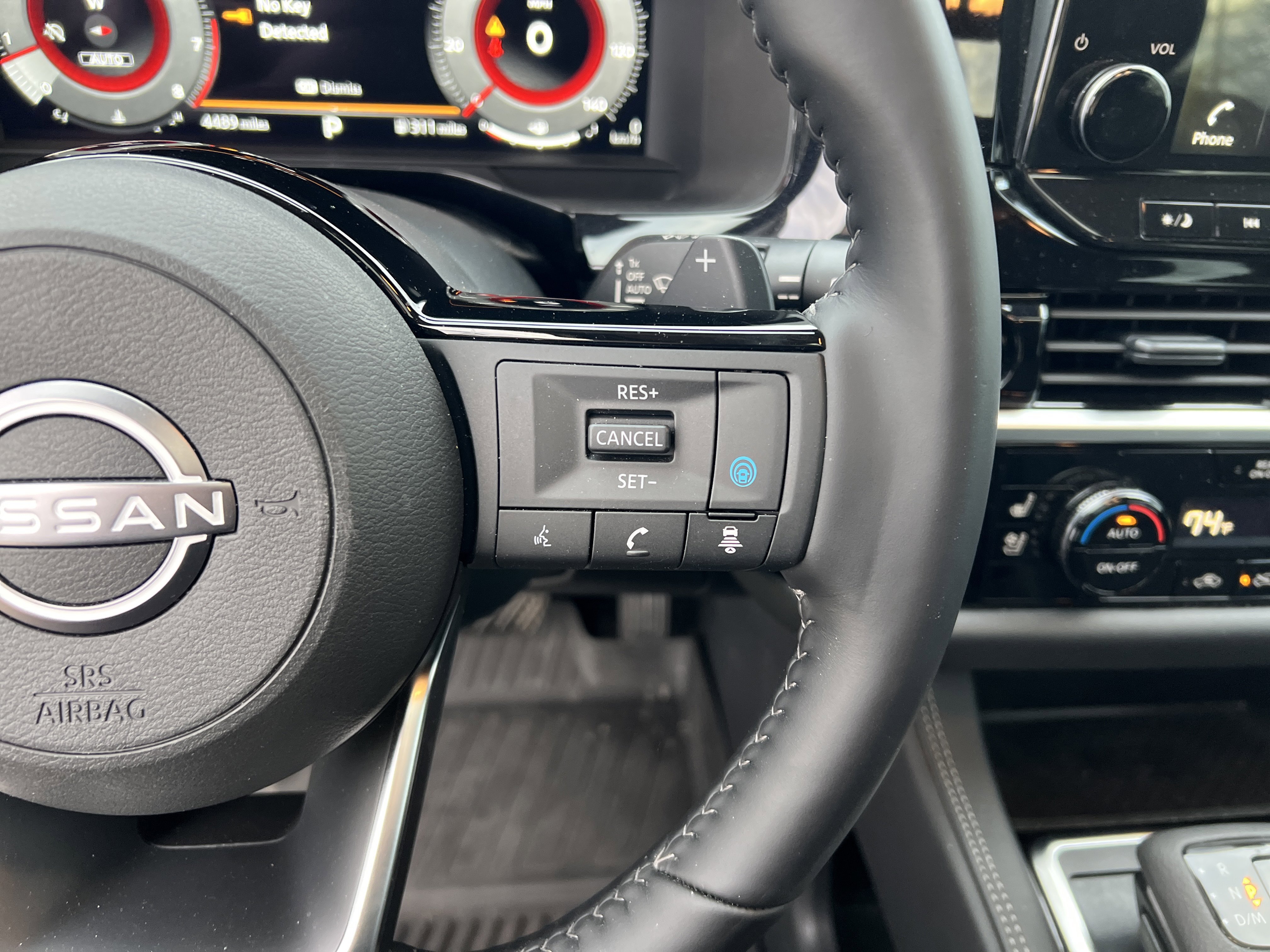 Used 2025 Nissan Pathfinder Platinum image 19