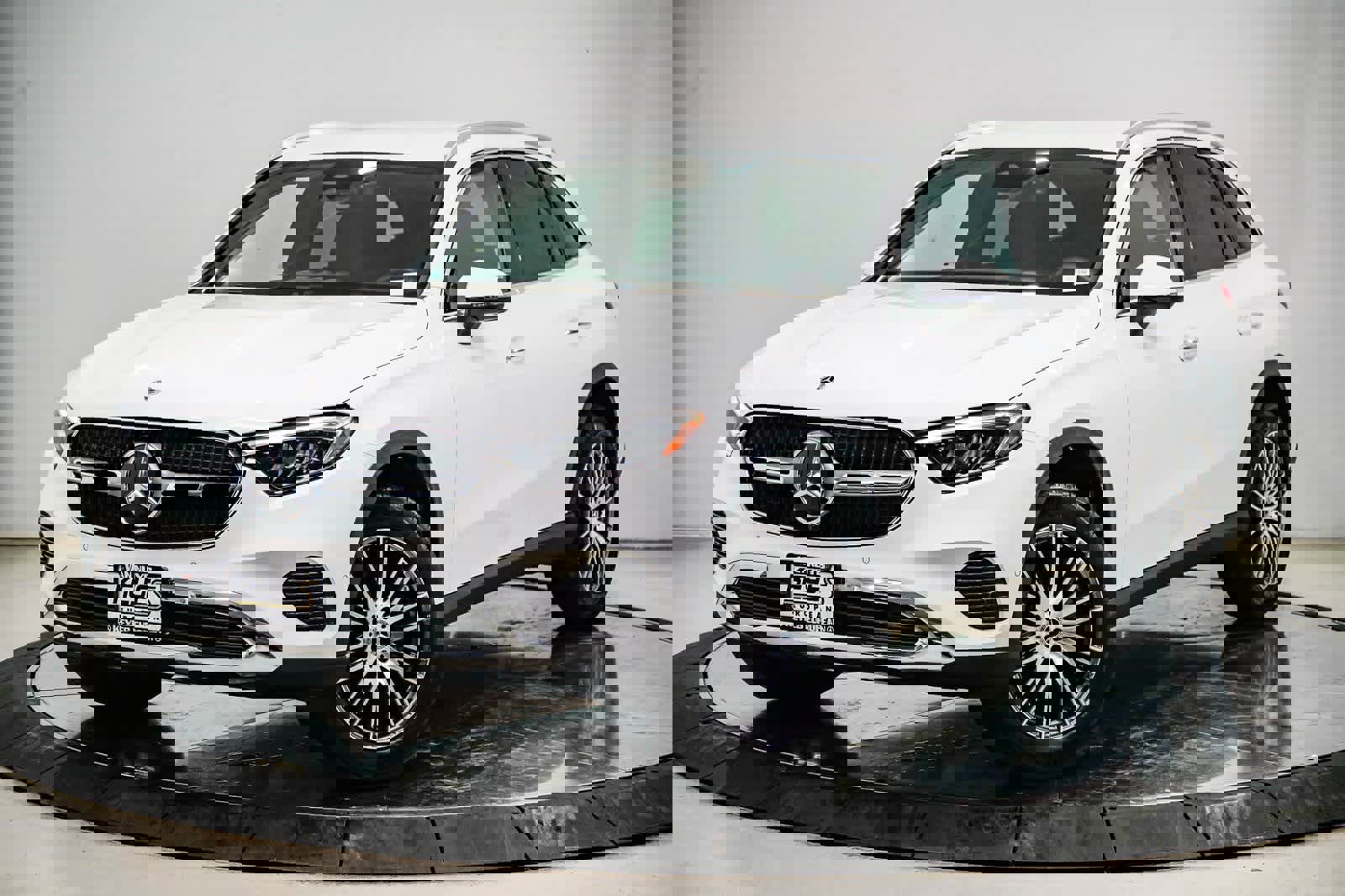 Used 2025 Mercedes-Benz GLC 300 image 1