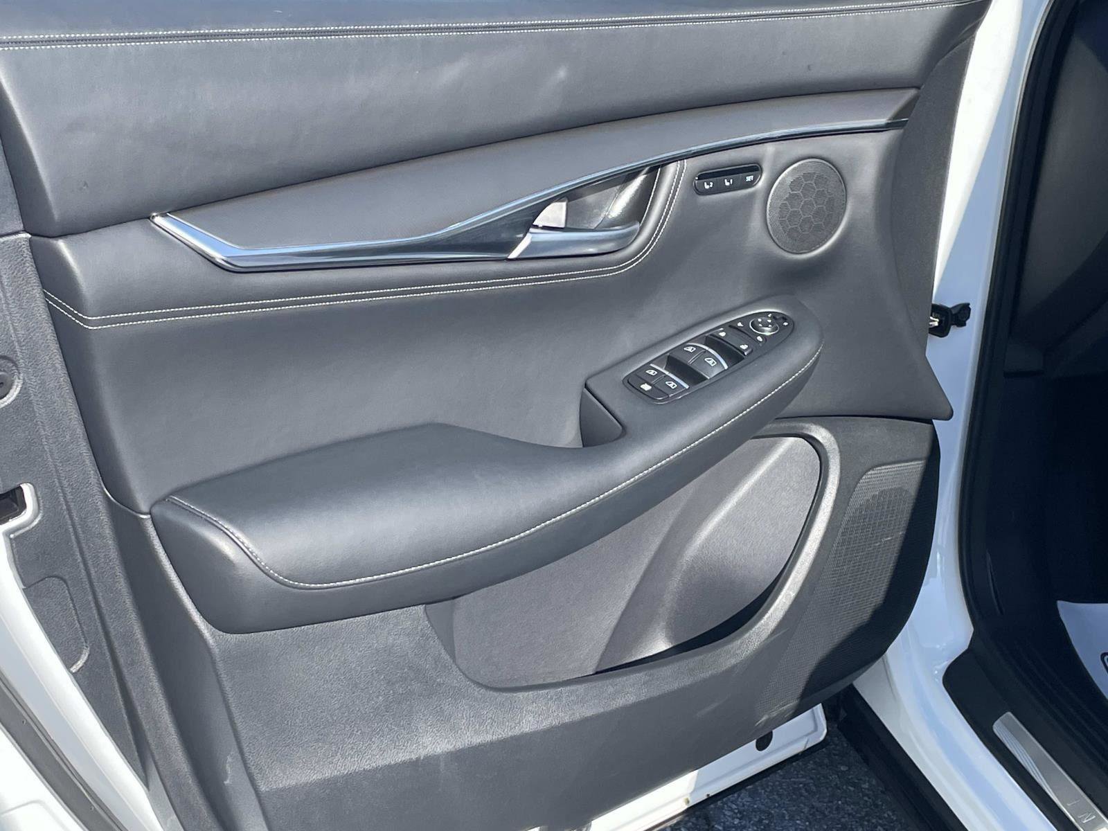 Certified 2025 INFINITI QX55 Luxe w/ Cargo Package image 12