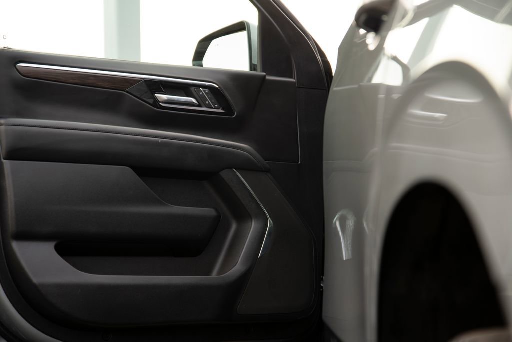Used 2025 Chevrolet Tahoe Z71 AWD/4WD image 9