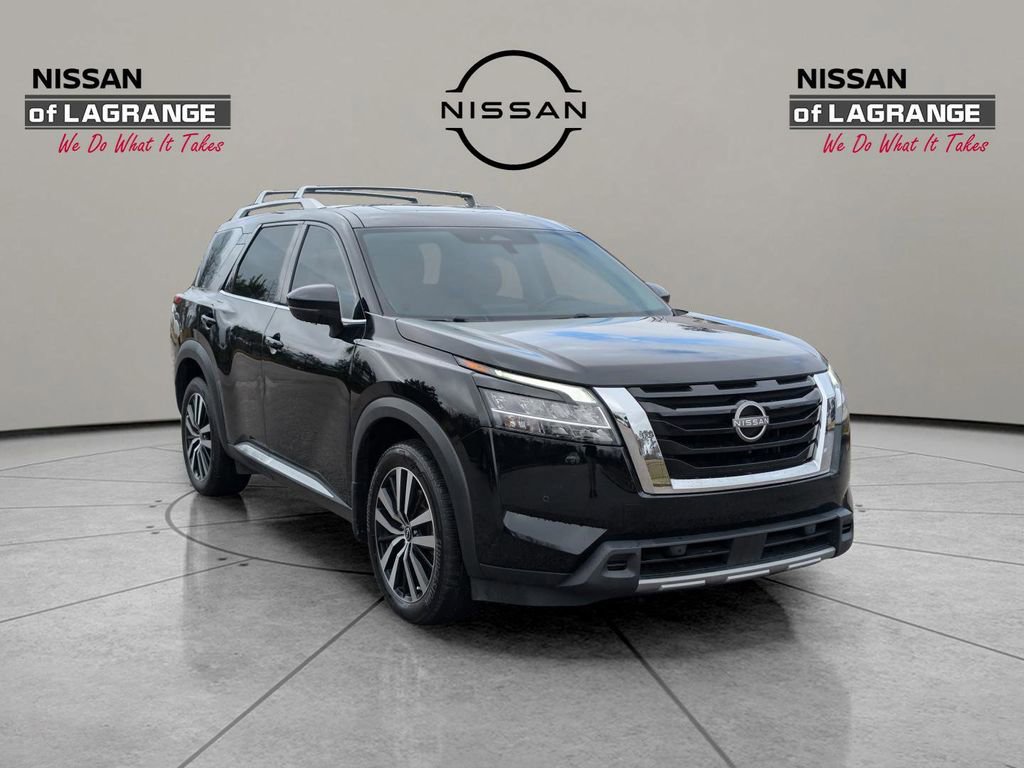 Used 2023 Nissan Pathfinder Platinum w/ Cargo Package image 3