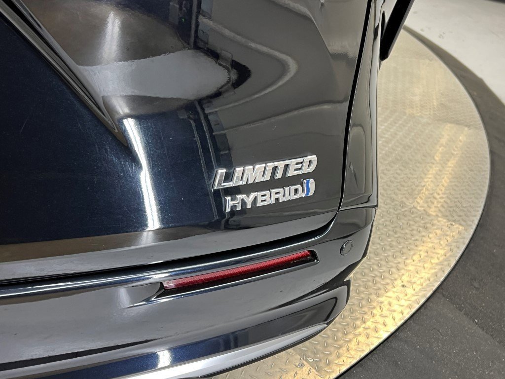 Used 2023 Toyota Sienna Limited image 9