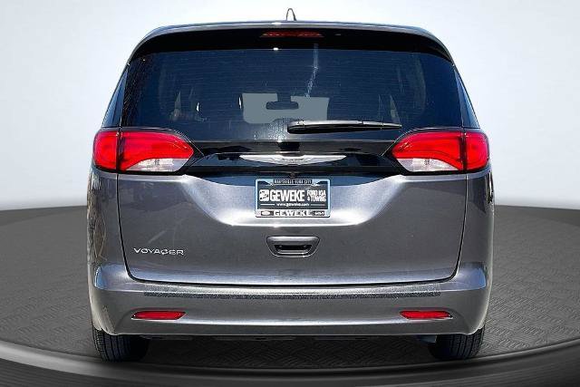 Used 2022 Chrysler Voyager LX FWD image 4