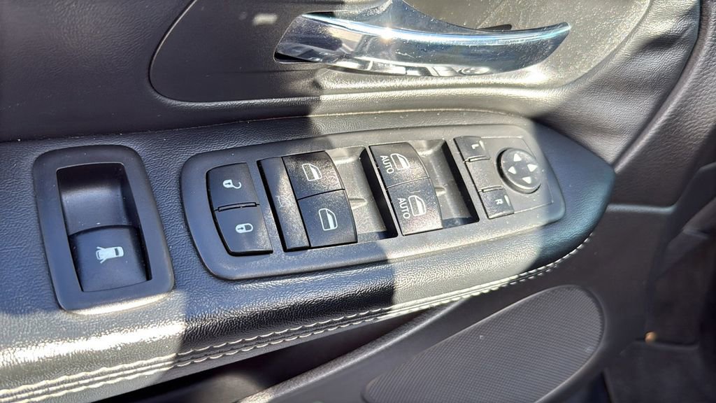 Used 2018 Dodge Grand Caravan SE image 20