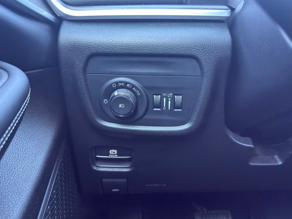 Used 2023 Jeep Grand Cherokee Limited AWD/4WD image 21