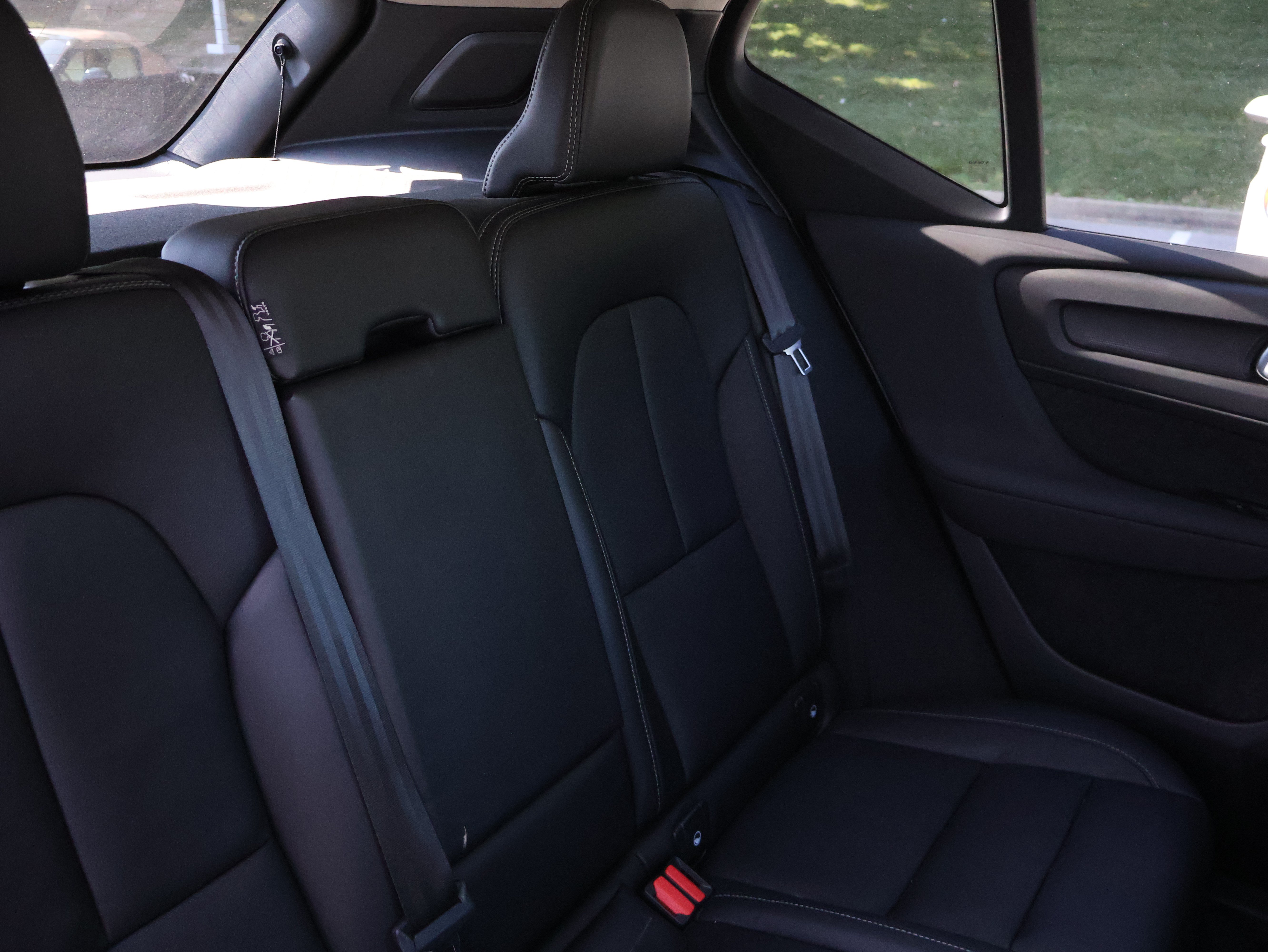 Used 2024 Volvo XC40 B5 Plus w/ Protection Package Premier AWD/4WD image 13