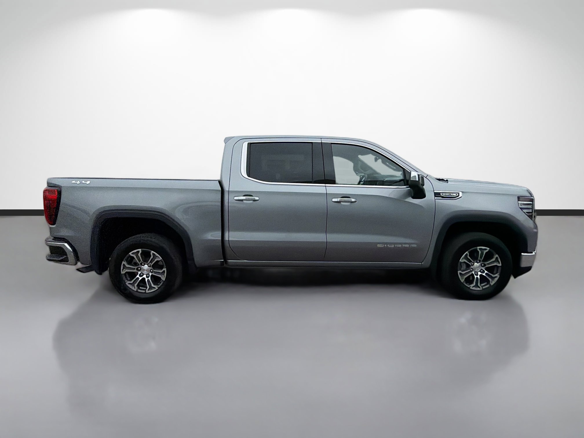 Used 2025 GMC Sierra 1500 SLT image 2