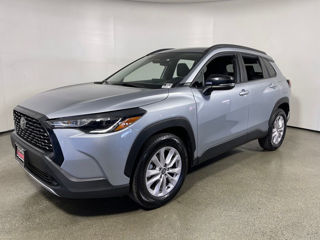 Certified 2025 Toyota Corolla Cross LE image 7