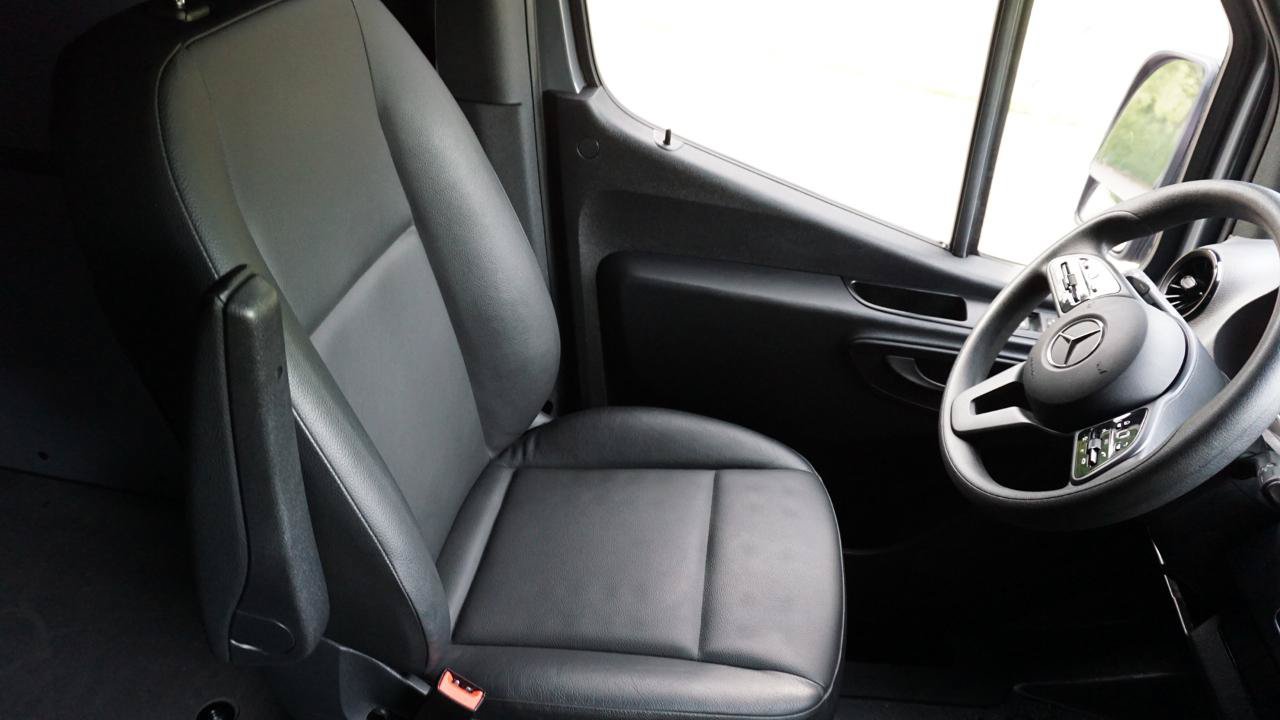 Used 2024 Mercedes-Benz Sprinter 2500 image 20