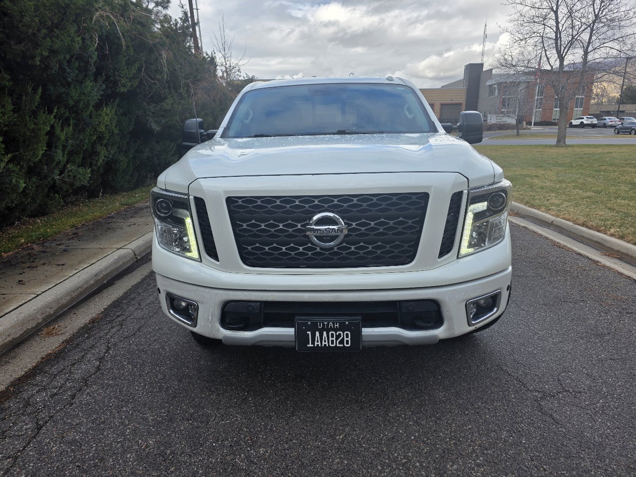 Used 2017 Nissan Titan PRO-4X w/ Pro-4x Convenience Package image 8