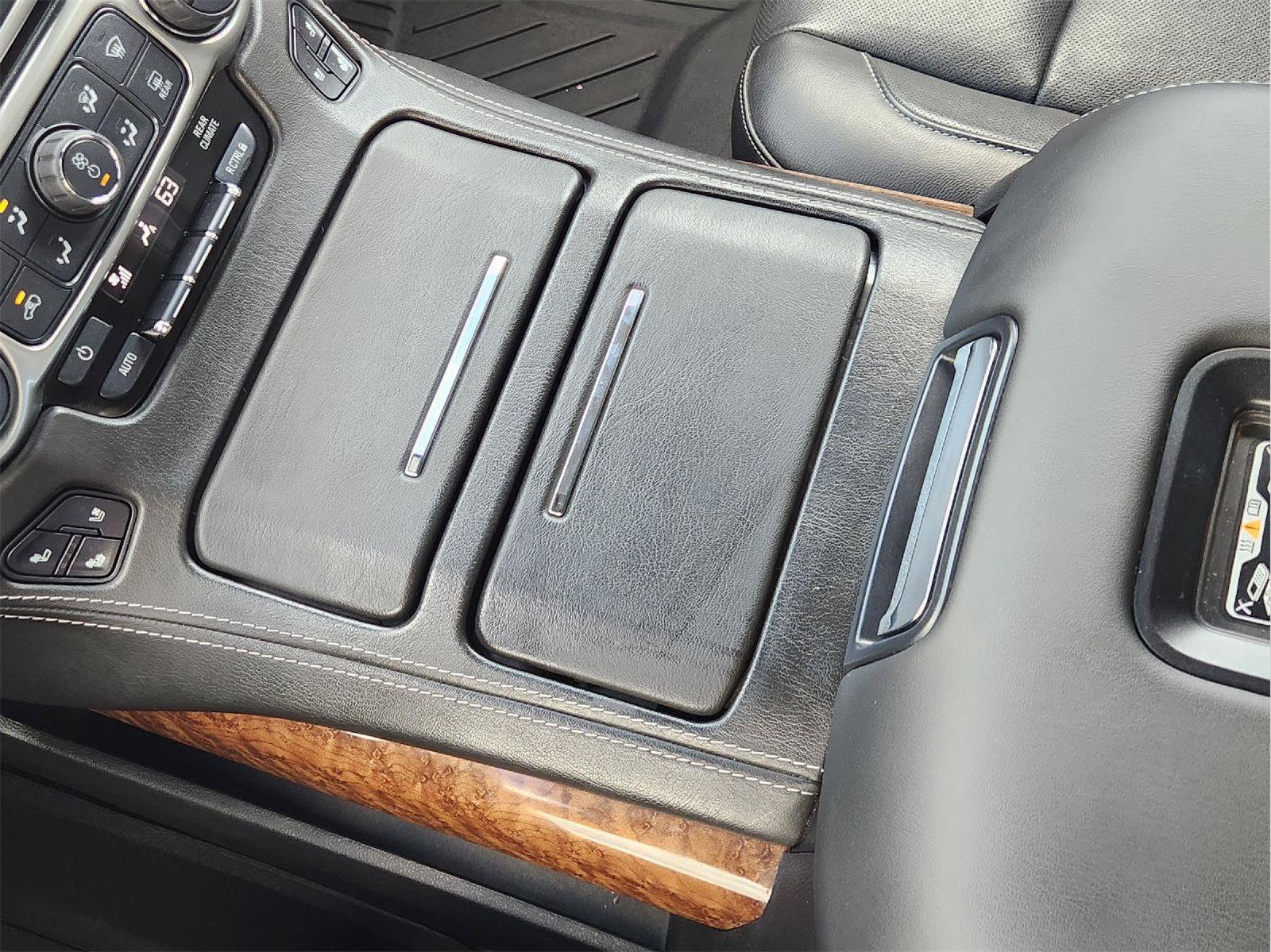 Used 2019 Chevrolet Tahoe Premier w/ RST 6.2L Performance Edition RWD image 21