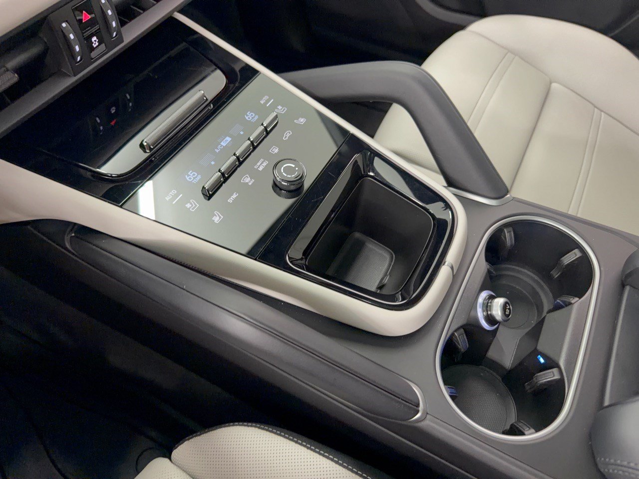 Certified 2025 Porsche Cayenne S AWD/4WD image 22