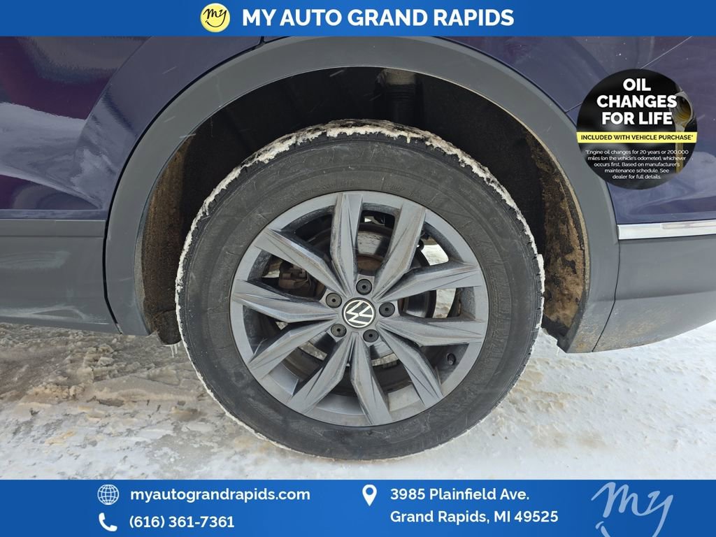 Used 2023 Volkswagen Tiguan SE w/ Panoramic Sunroof Package image 33