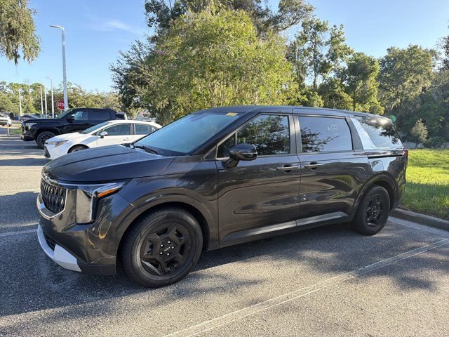 Used 2025 Kia Carnival FWD image 4