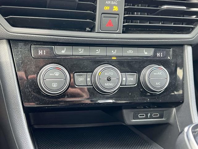 Certified 2023 Volkswagen Jetta SE w/ Panoramic Sunroof Package image 30