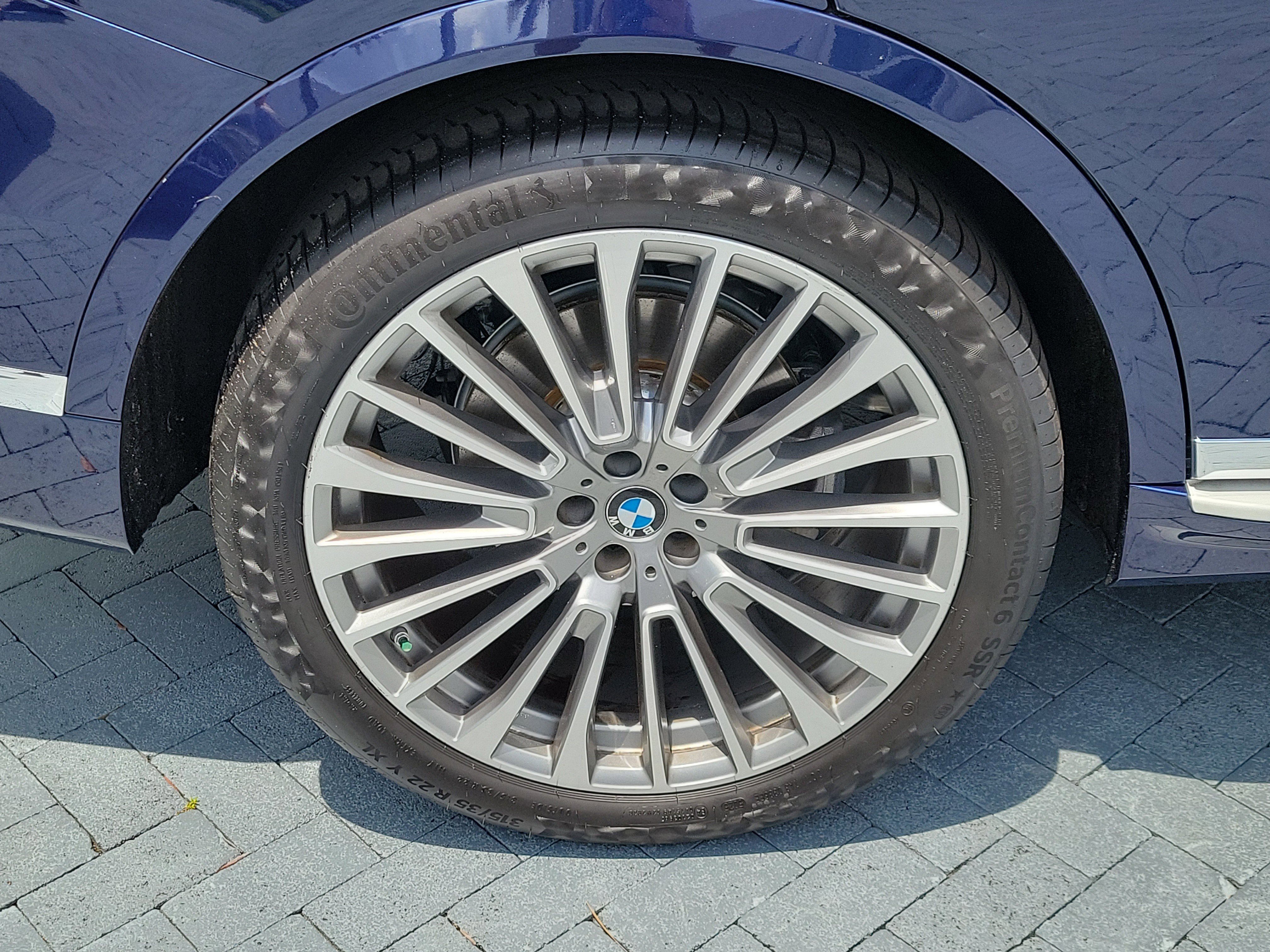 Certified 2025 BMW X7 xDrive40i w/ Parking Assistance Package AWD/4WD image 9