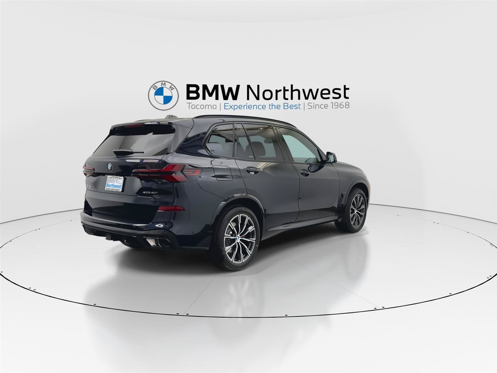 New 2026 BMW X5 xDrive40i w/ M Sport Package AWD/4WD image 3