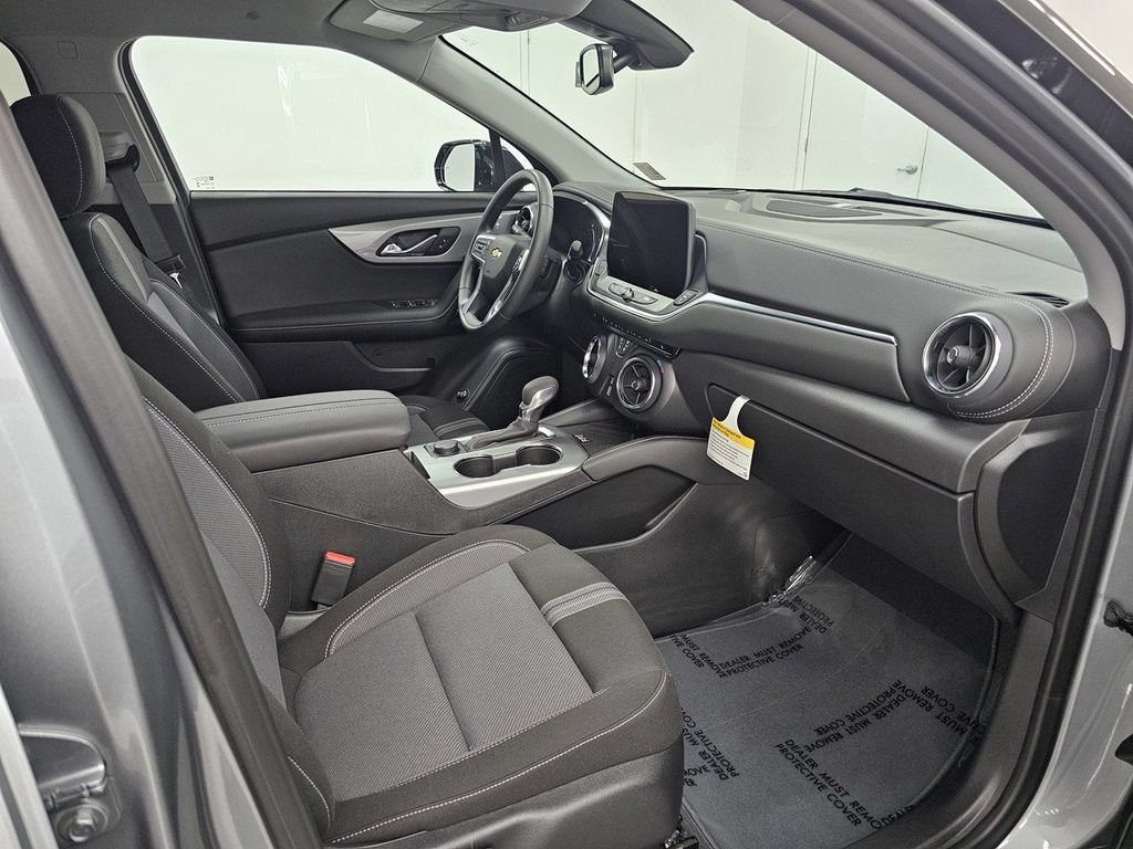 Used 2026 Chevrolet Blazer LT w/ Convenience Package FWD image 28