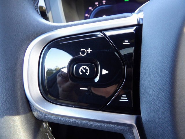 Certified 2023 Volvo XC60 B5 Ultimate w/ Climate Package image 16