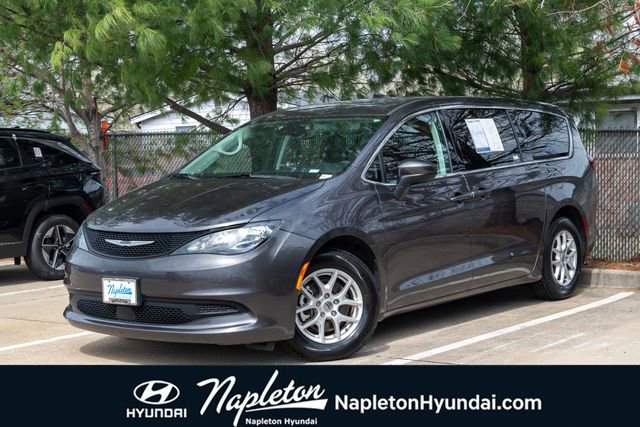Used 2023 Chrysler Voyager LX image 1