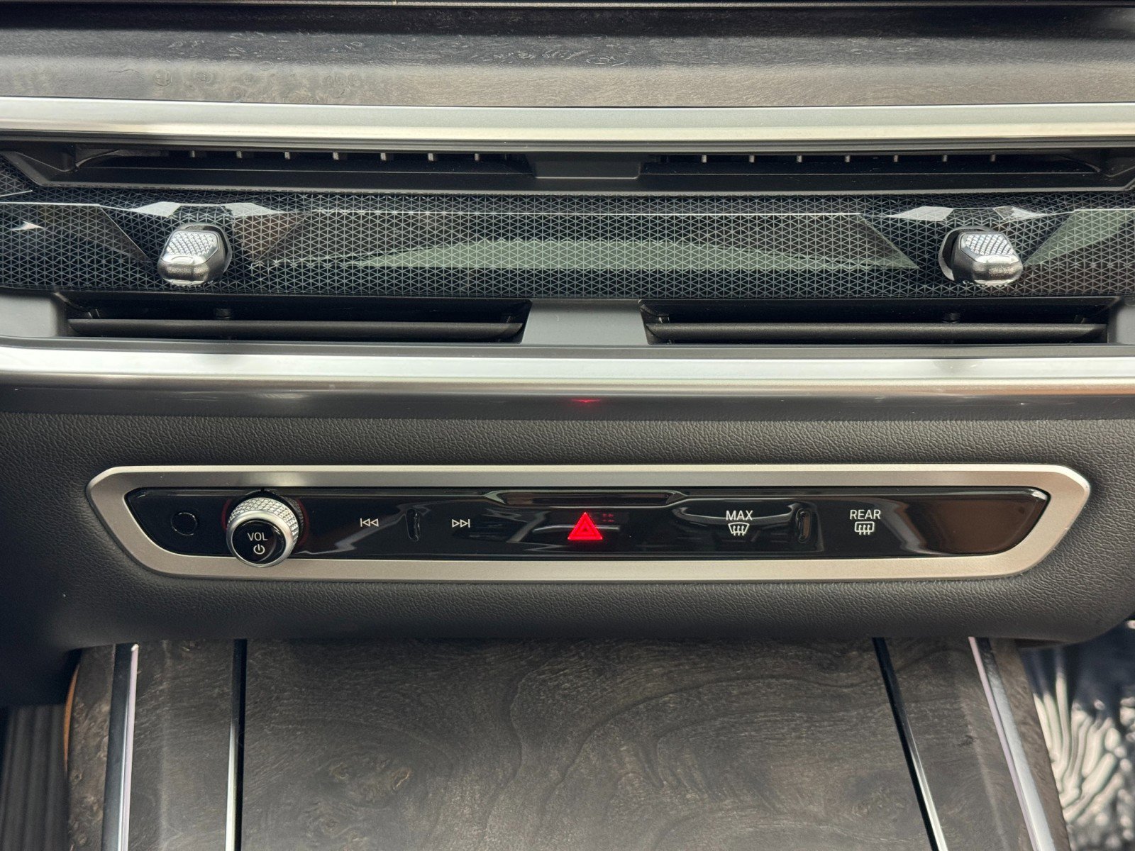 Used 2023 BMW X7 xDrive40i w/ Premium Package image 31