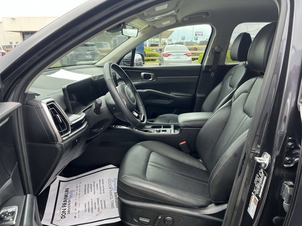 Used 2025 Kia Sorento S FWD image 11