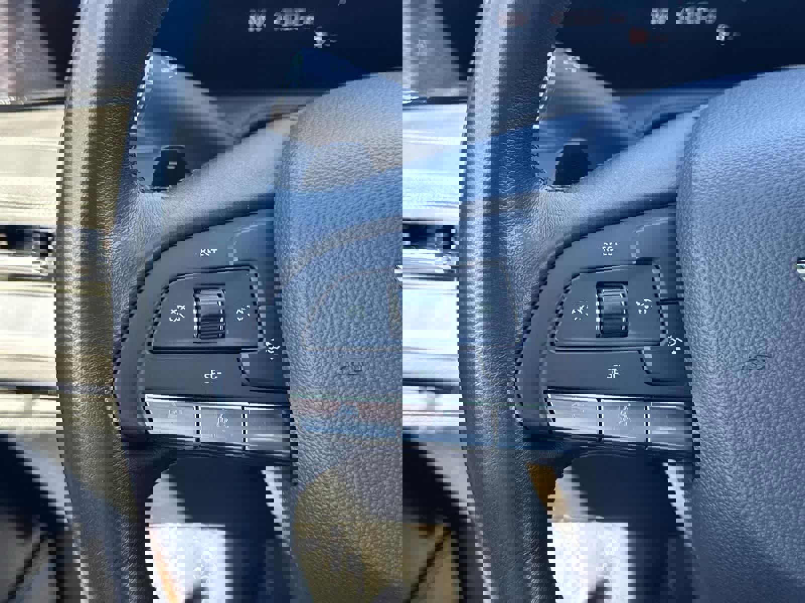 Used 2024 Cadillac XT4 Premium Luxury image 10