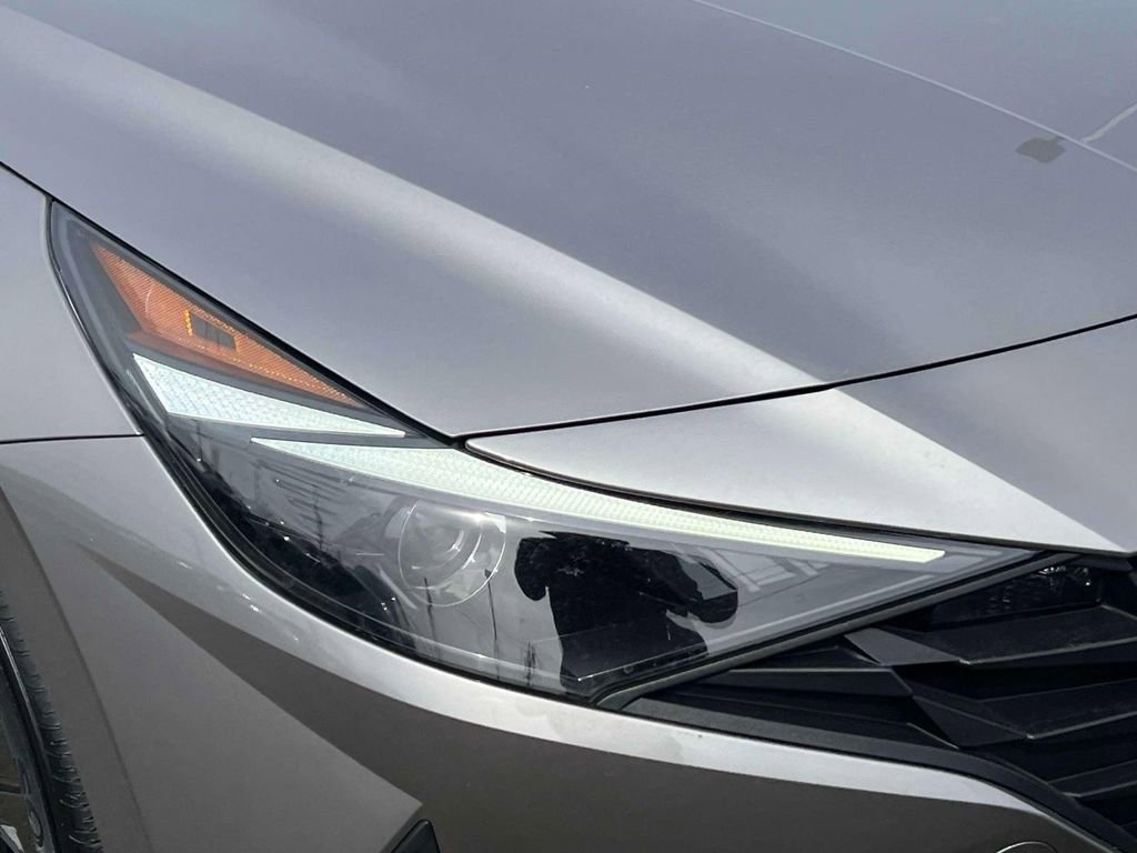 Used 2023 Hyundai Elantra SEL image 11