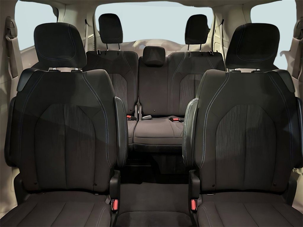 Used 2021 Chrysler Pacifica Touring image 41