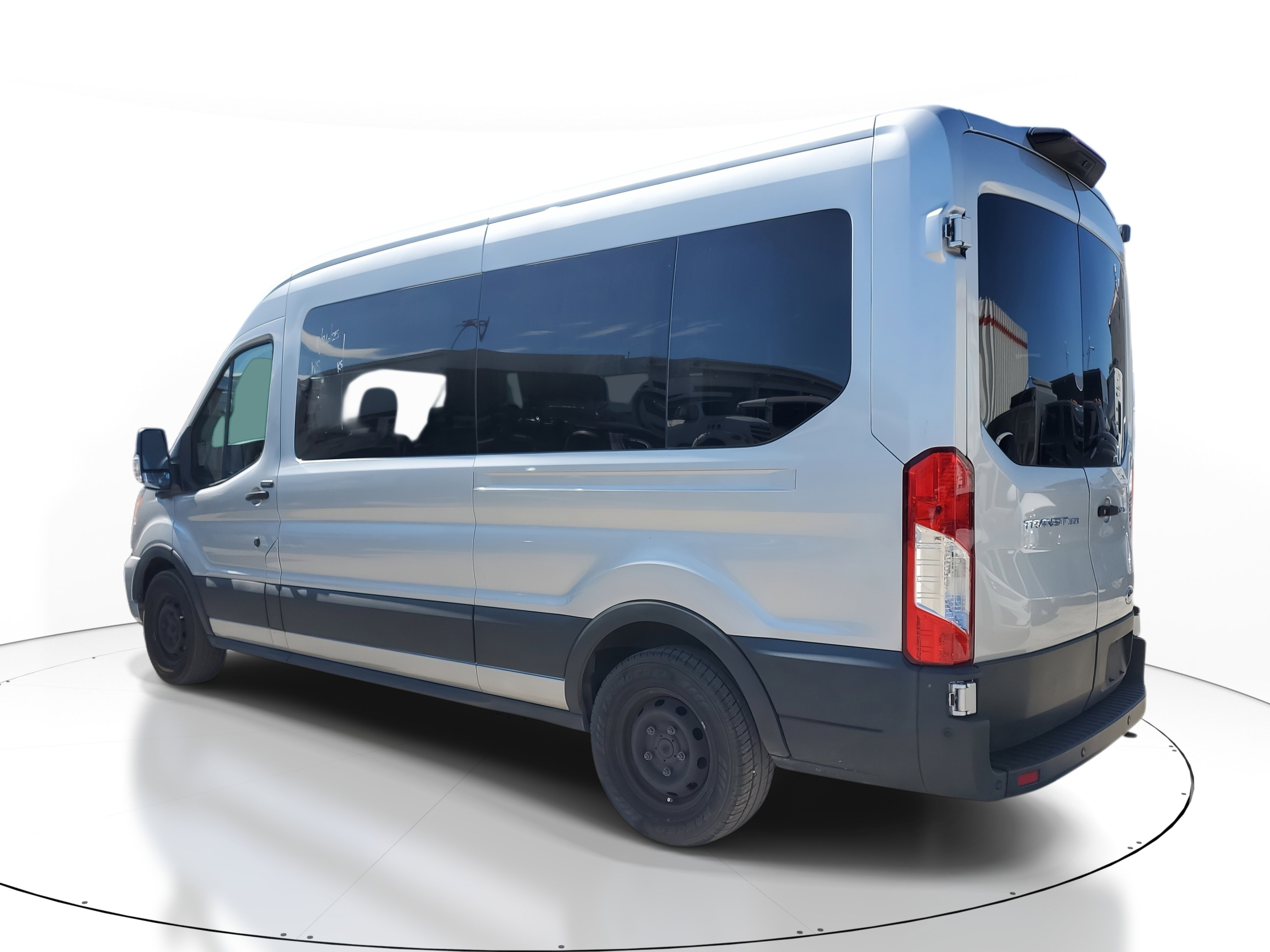 Used 2022 Ford Transit 350 XLT image 4