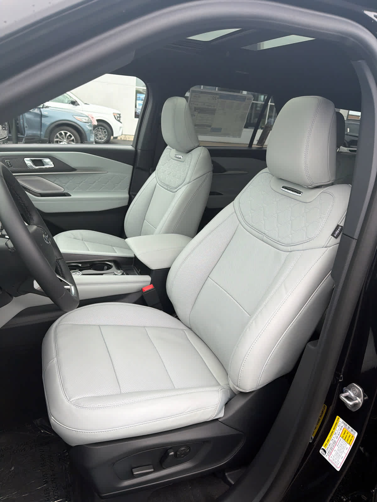 New 2027 Ford Explorer Platinum w/ 3.0L Ultimate Package AWD/4WD image 15