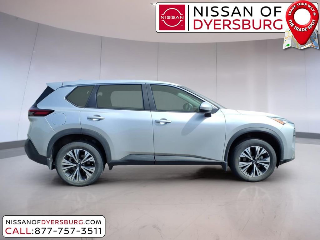Used 2023 Nissan Rogue SV image 2