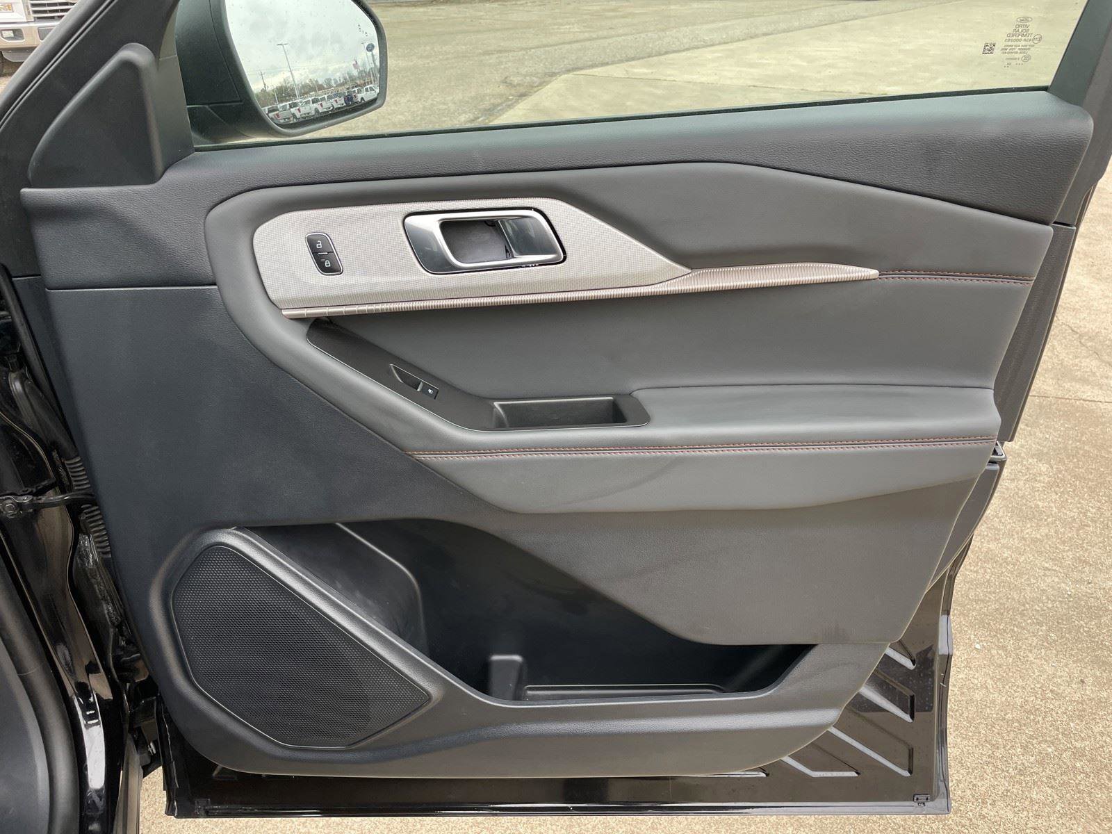 Used 2025 Ford Explorer Active image 47